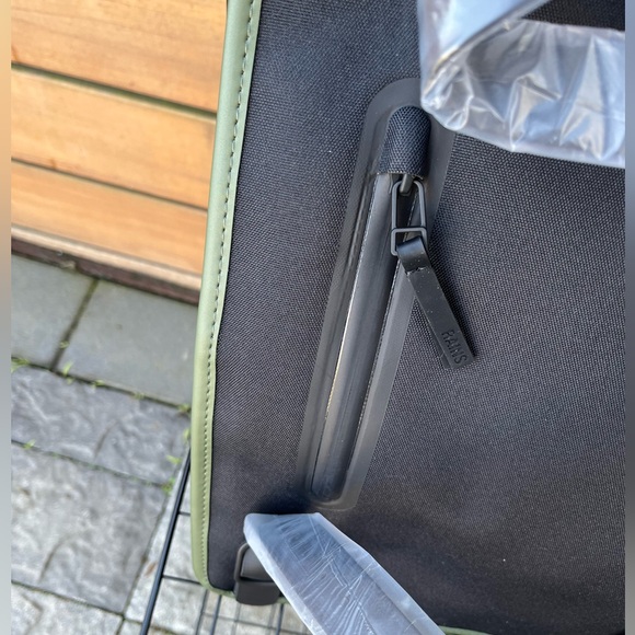 NWT RAINS unisex waterproof backpack in Evergreen color - Picture 3 of 5